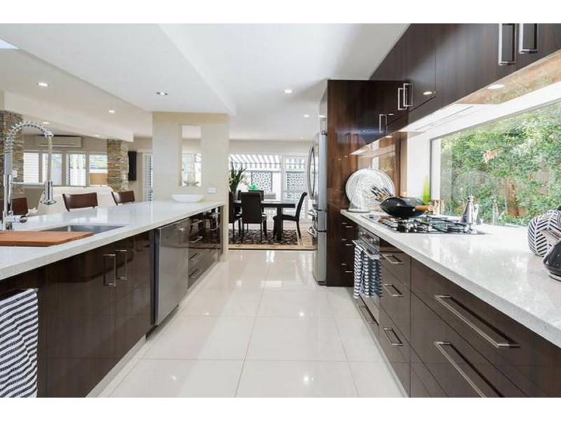 7 Donald Avenue, Paradise Point QLD 4216