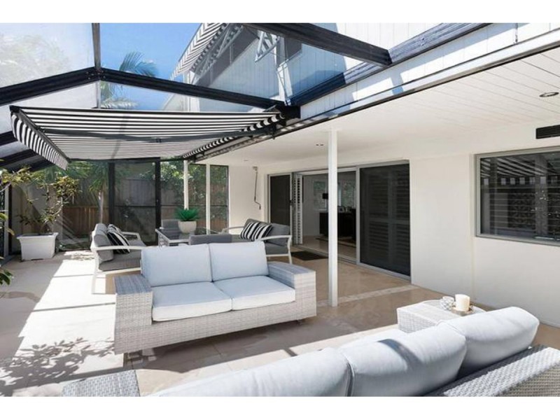 7 Donald Avenue, Paradise Point QLD 4216