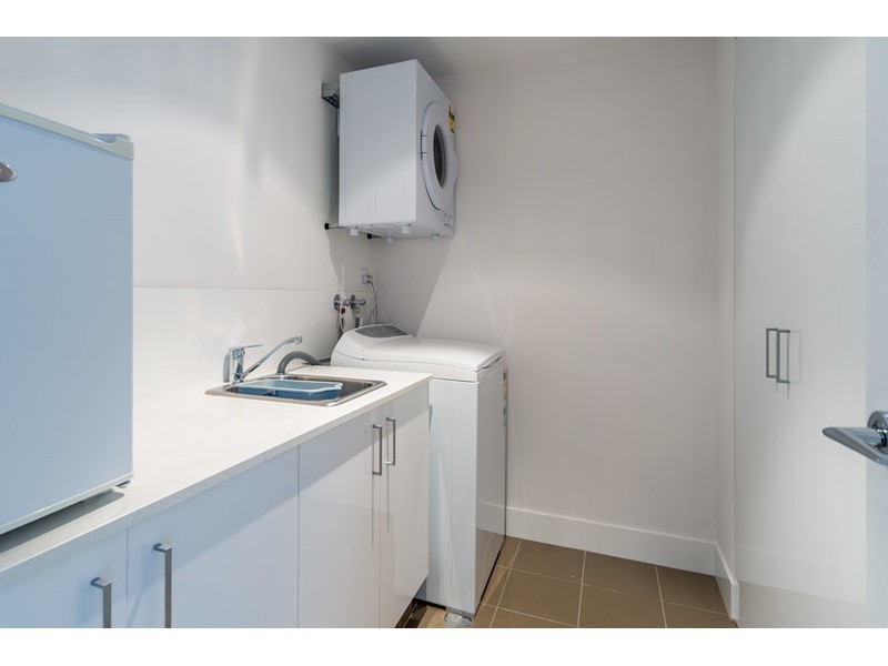 401/11 Compass Drive, Biggera Waters QLD 4216