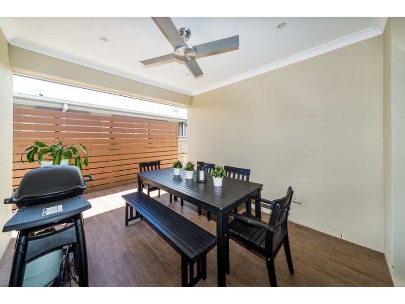 32 Azure Way, Hope Island QLD 4212
