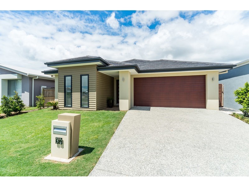 32 Azure Way, Hope Island QLD 4212
