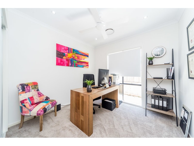 32 Azure Way, Hope Island QLD 4212