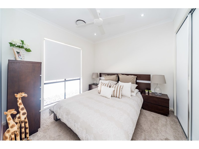 32 Azure Way, Hope Island QLD 4212