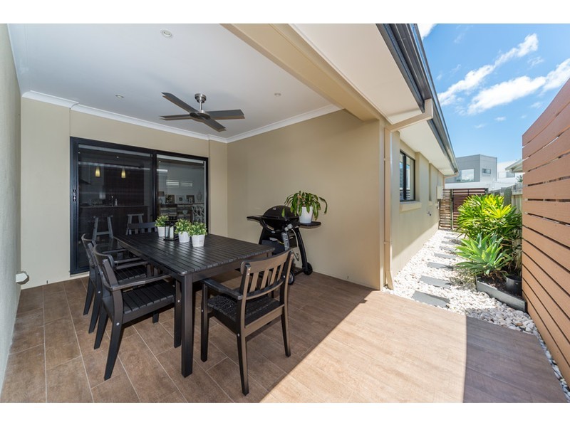 32 Azure Way, Hope Island QLD 4212