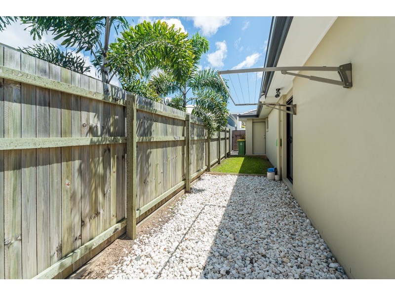 32 Azure Way, Hope Island QLD 4212