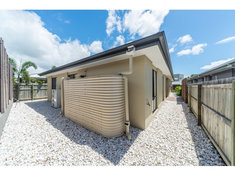 32 Azure Way, Hope Island QLD 4212