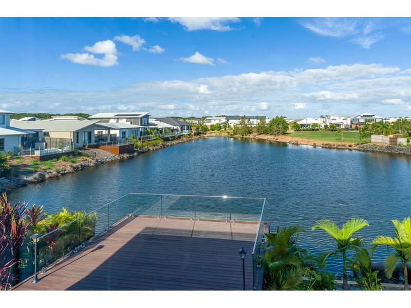 17 Azure Way, Hope Island QLD 4212
