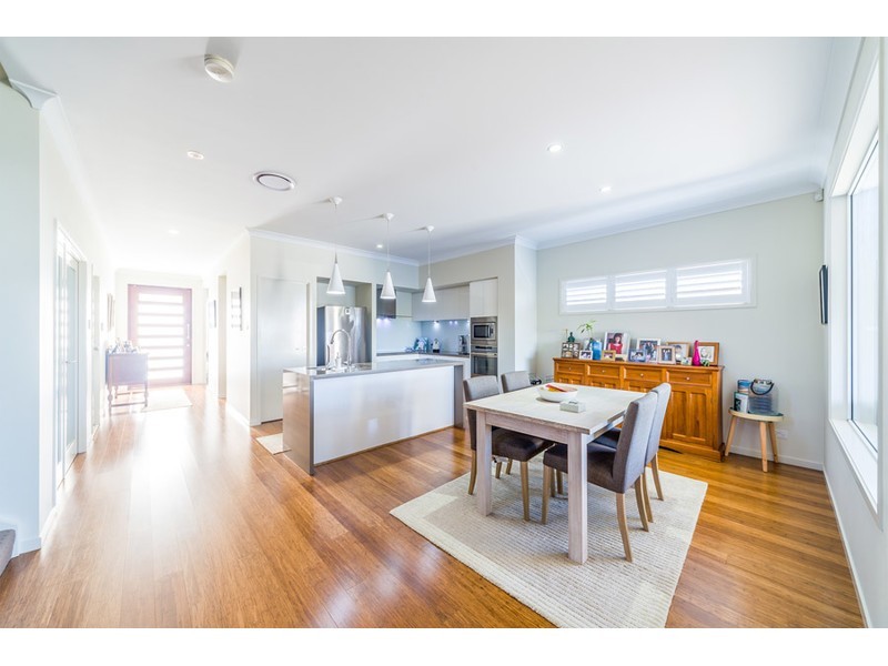 17 Azure Way, Hope Island QLD 4212
