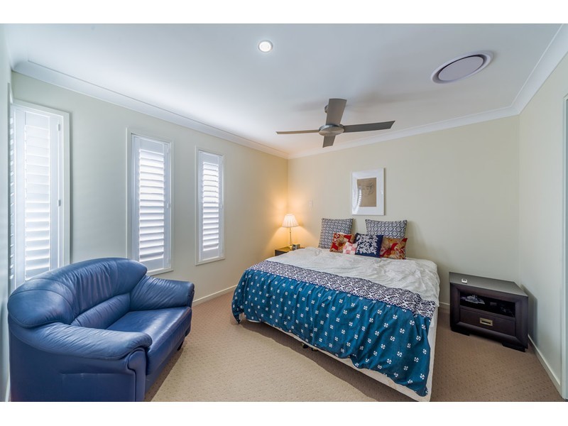 17 Azure Way, Hope Island QLD 4212