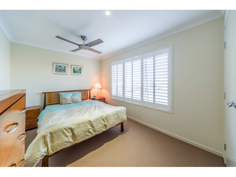 17 Azure Way, Hope Island QLD 4212