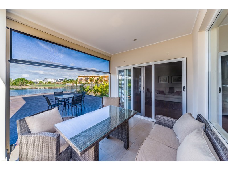 17 Azure Way, Hope Island QLD 4212