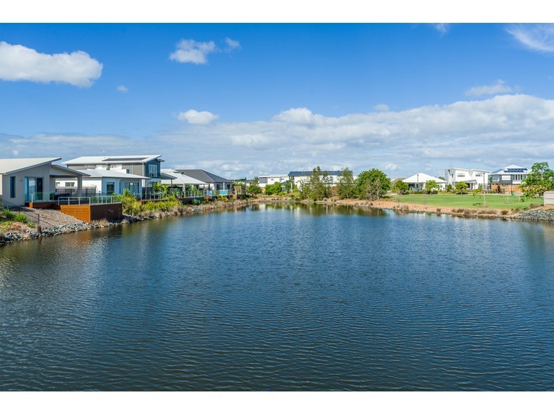 17 Azure Way, Hope Island QLD 4212