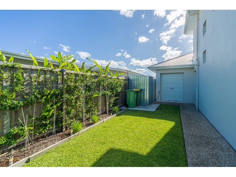 17 Azure Way, Hope Island QLD 4212