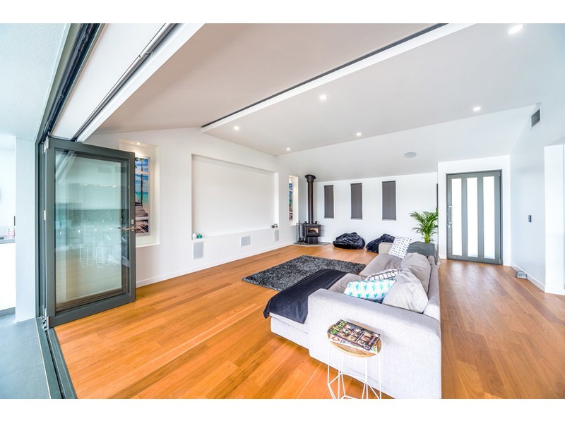 70 Oxley Drive, Paradise Point QLD 4216