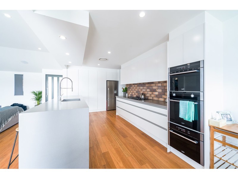 70 Oxley Drive, Paradise Point QLD 4216