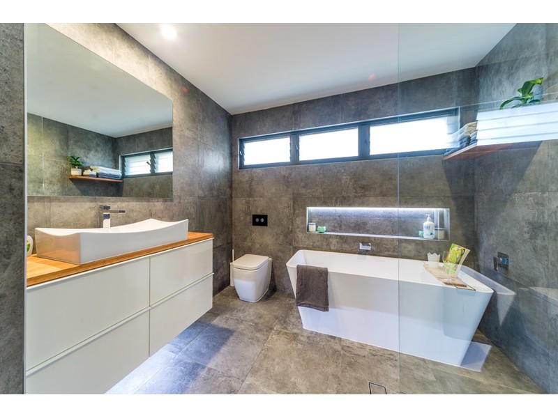 70 Oxley Drive, Paradise Point QLD 4216