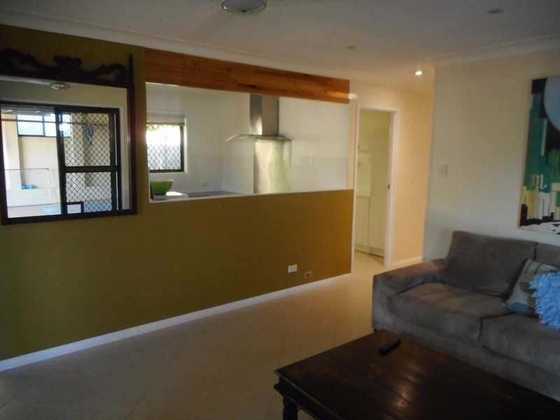 32 Donald Avenue, Paradise Point QLD 4216