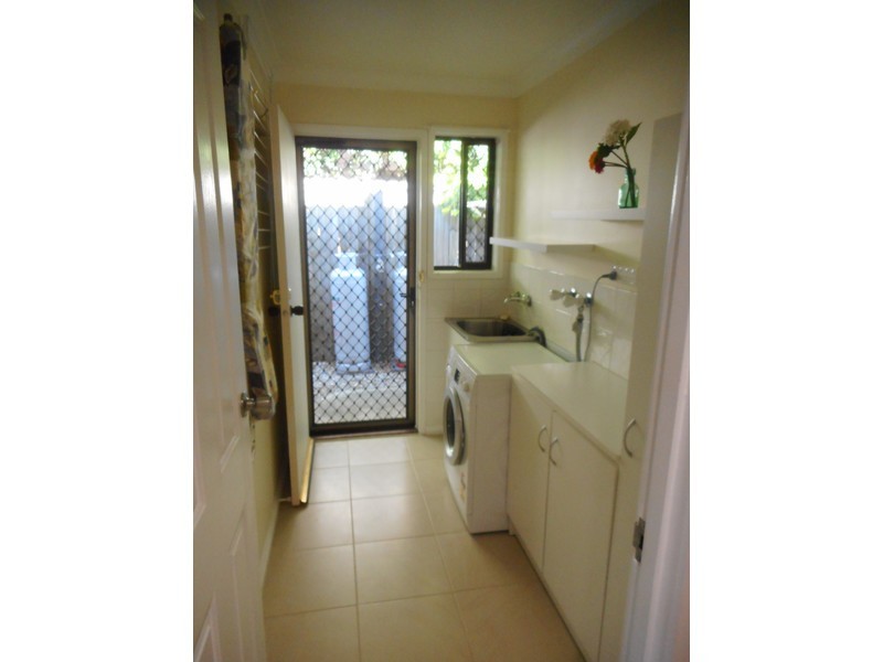 32 Donald Avenue, Paradise Point QLD 4216