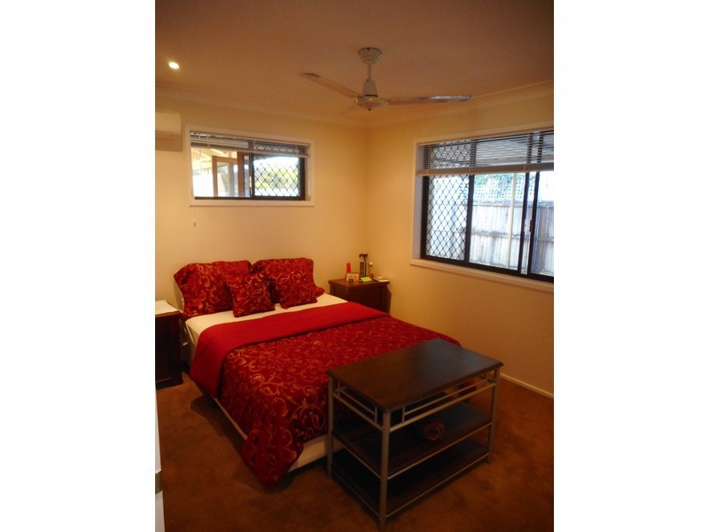 32 Donald Avenue, Paradise Point QLD 4216