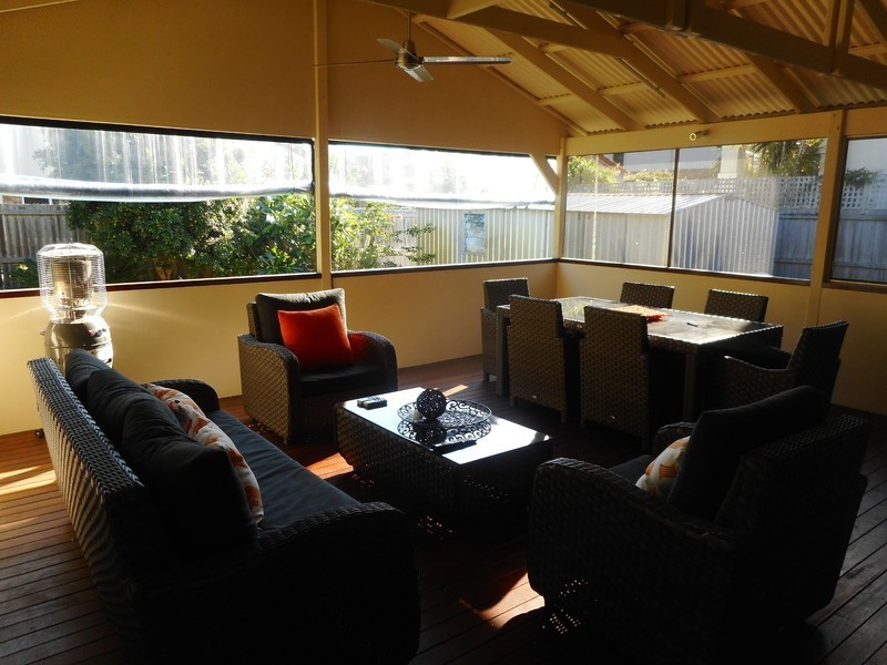 32 Donald Avenue, Paradise Point QLD 4216