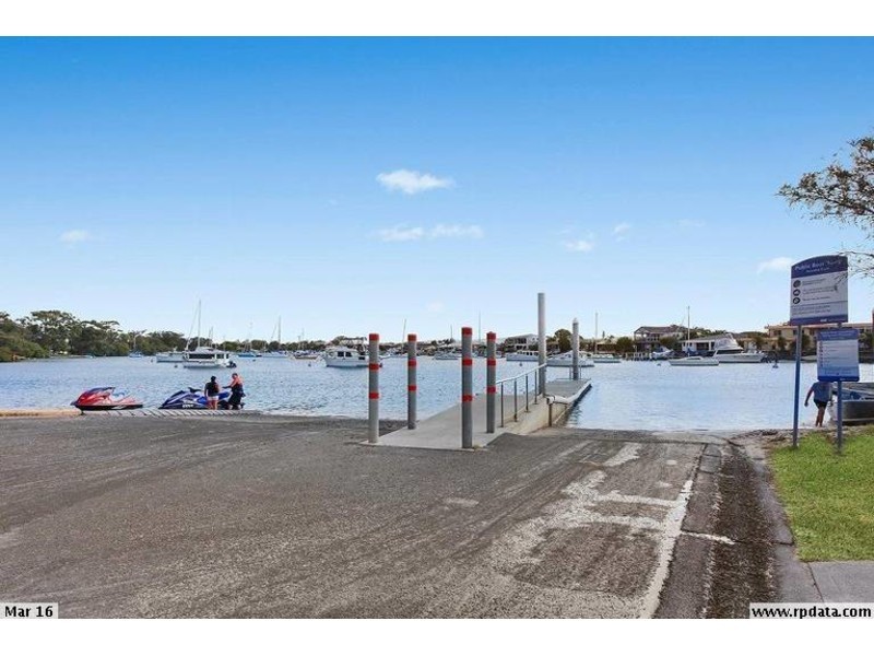 32 Donald Avenue, Paradise Point QLD 4216