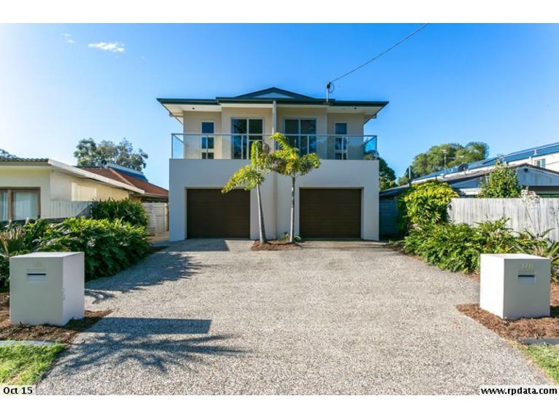 2/17 Nevenia Street, Labrador QLD 4215