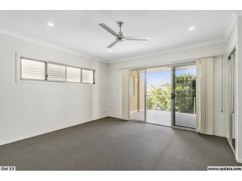 2/17 Nevenia Street, Labrador QLD 4215