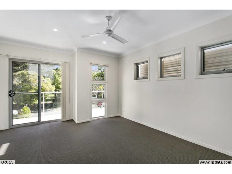 2/17 Nevenia Street, Labrador QLD 4215