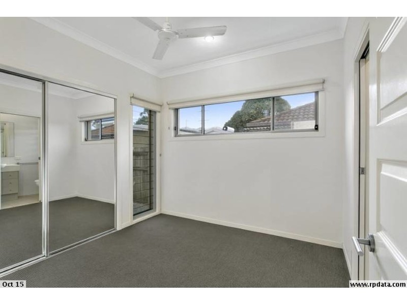 2/17 Nevenia Street, Labrador QLD 4215