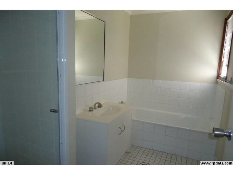 1/305 Government Road, Labrador QLD 4215
