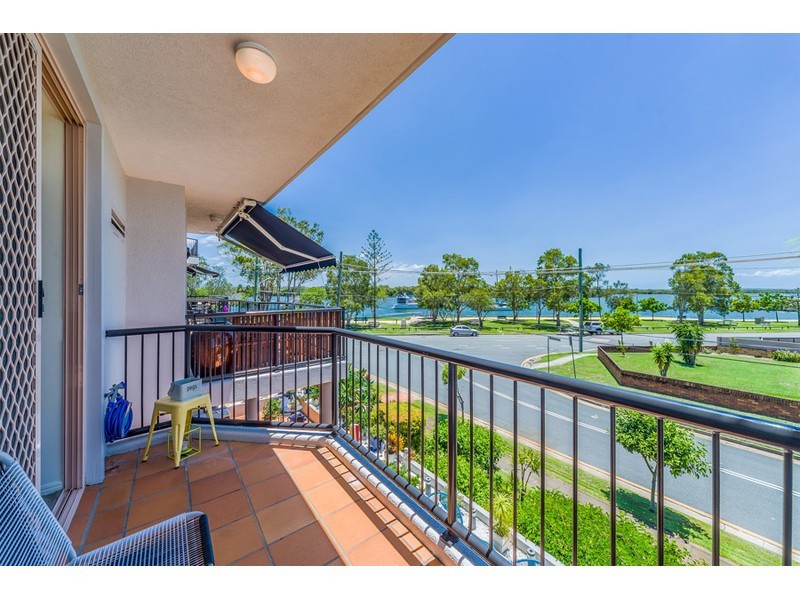 1/7 Esplanade West, Paradise Point QLD 4216
