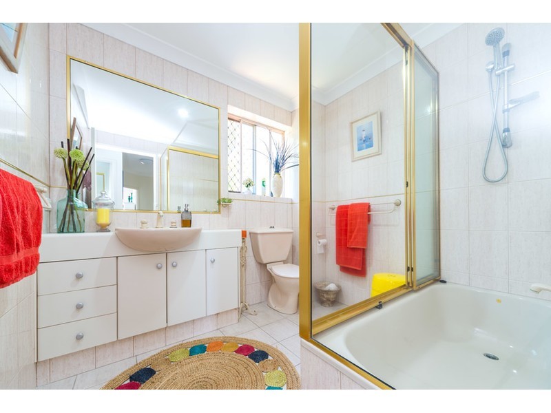 1/7 Esplanade West, Paradise Point QLD 4216