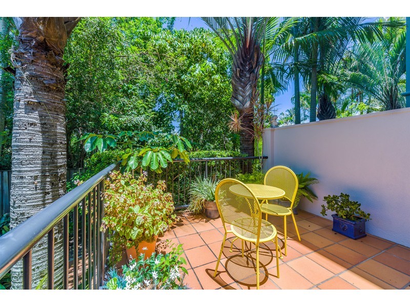 1/7 Esplanade West, Paradise Point QLD 4216