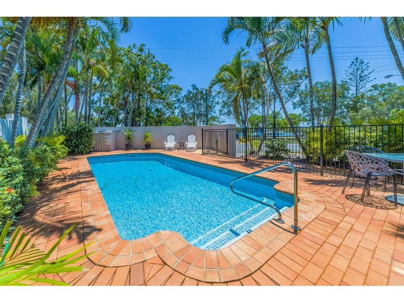 1/7 Esplanade West, Paradise Point QLD 4216