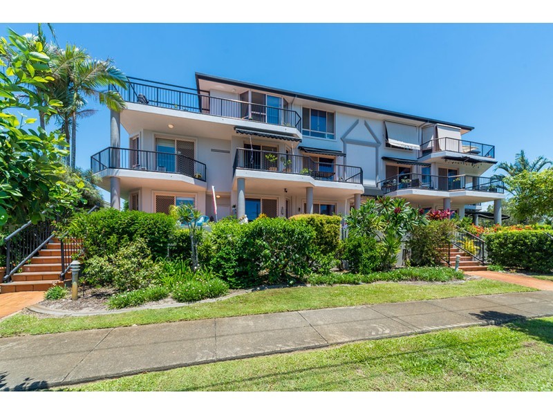 1/7 Esplanade West, Paradise Point QLD 4216