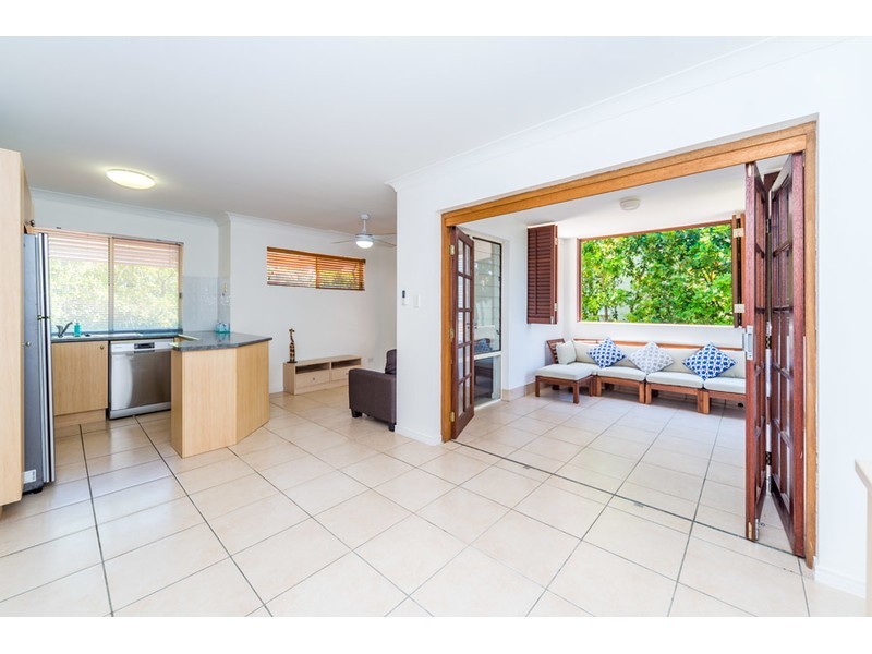 4/89 Bayview Street, Runaway Bay QLD 4216