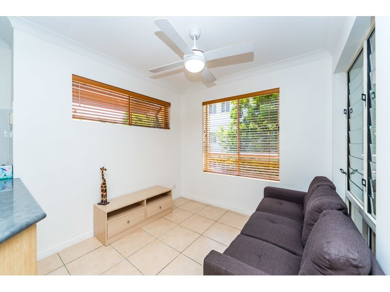 4/89 Bayview Street, Runaway Bay QLD 4216