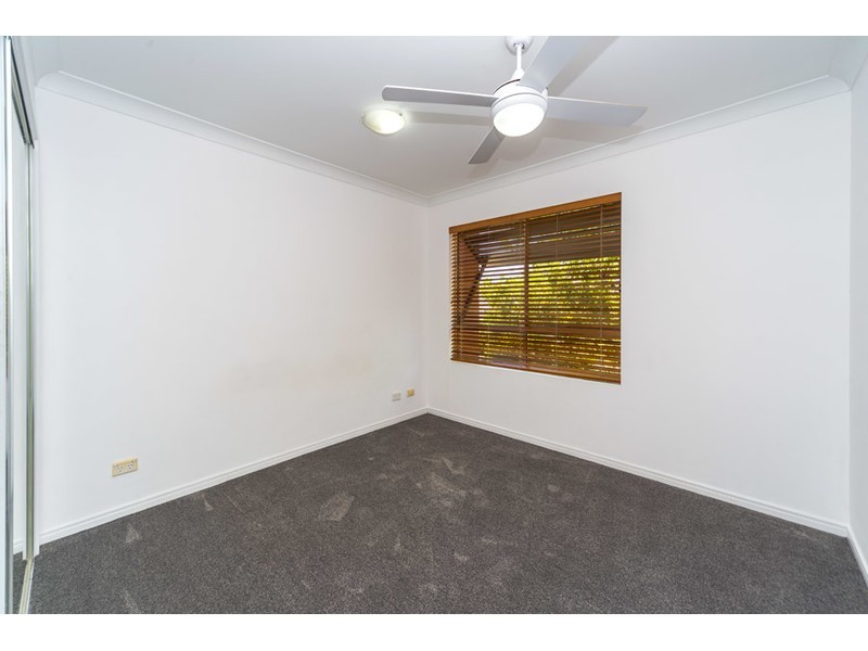 4/89 Bayview Street, Runaway Bay QLD 4216