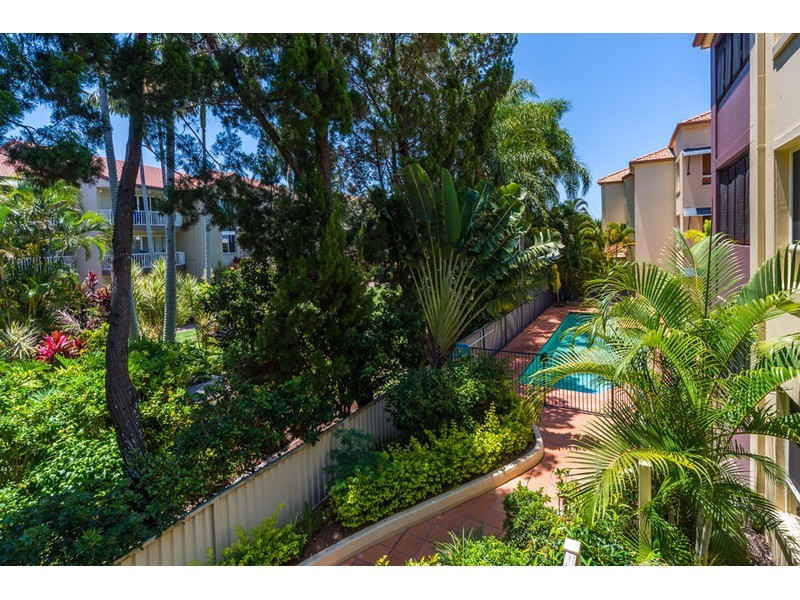 4/89 Bayview Street, Runaway Bay QLD 4216