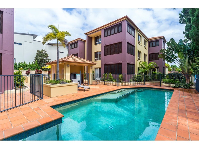 4/89 Bayview Street, Runaway Bay QLD 4216