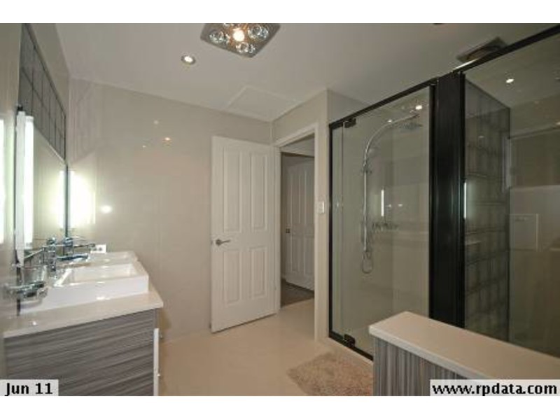 13 Langer Place, Arundel QLD 4214