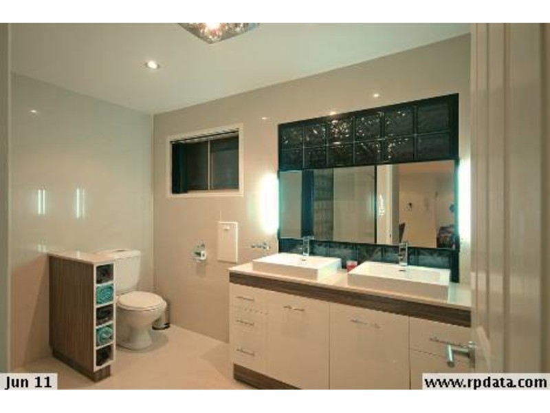 13 Langer Place, Arundel QLD 4214