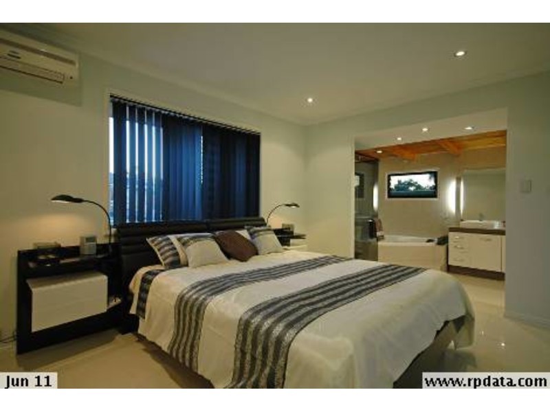 13 Langer Place, Arundel QLD 4214