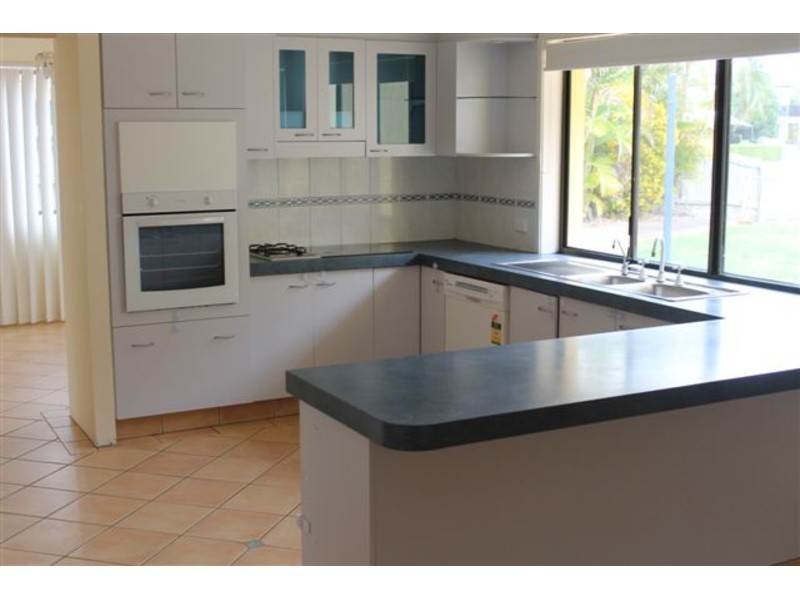 11 Walter Raleigh Crescent, Hollywell QLD 4216