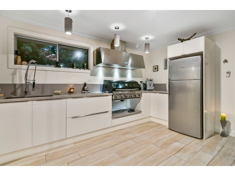 4 Tradewinds Avenue, Paradise Point QLD 4216