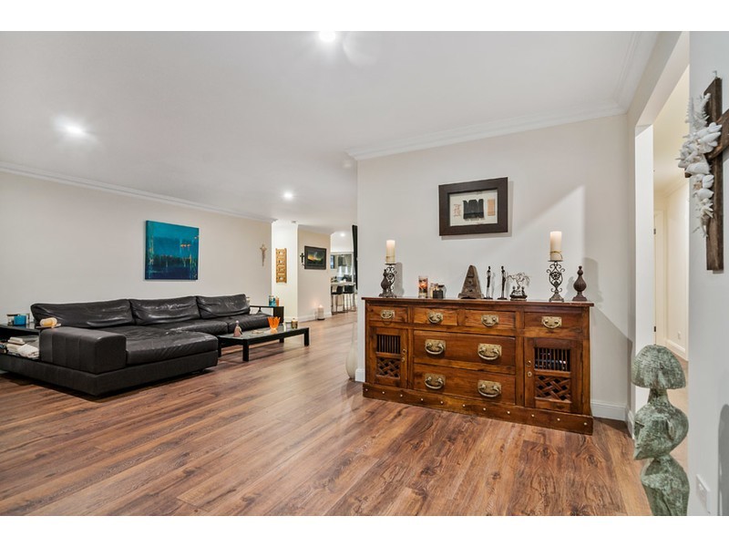 4 Tradewinds Avenue, Paradise Point QLD 4216