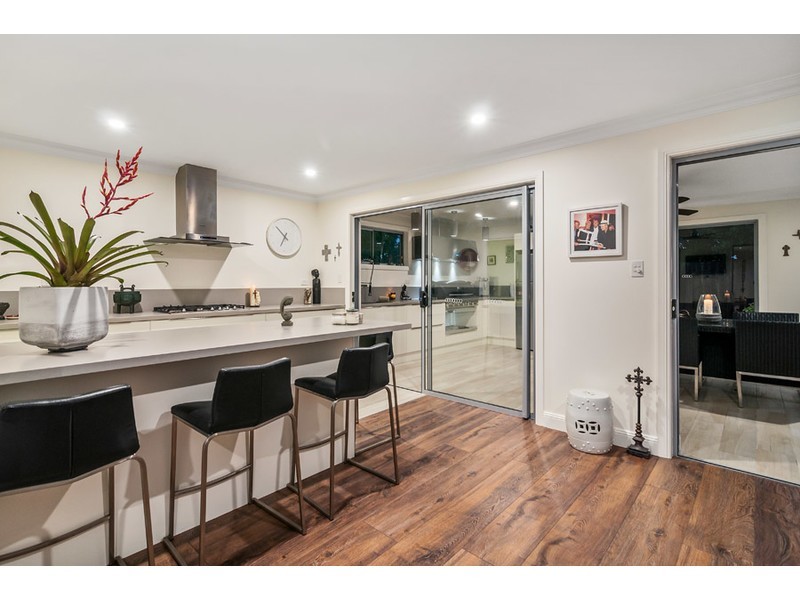 4 Tradewinds Avenue, Paradise Point QLD 4216