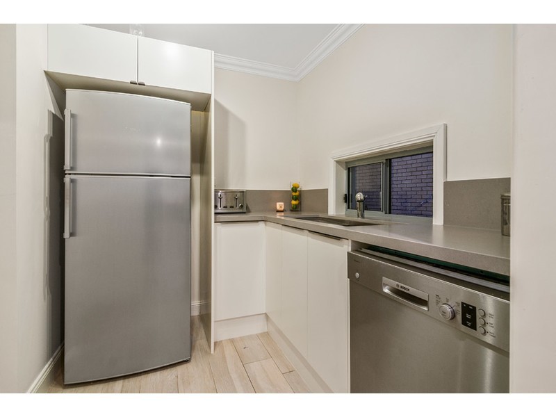 4 Tradewinds Avenue, Paradise Point QLD 4216