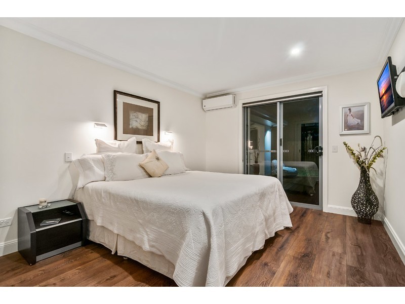 4 Tradewinds Avenue, Paradise Point QLD 4216