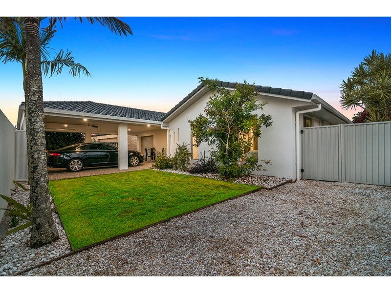 4 Tradewinds Avenue, Paradise Point QLD 4216